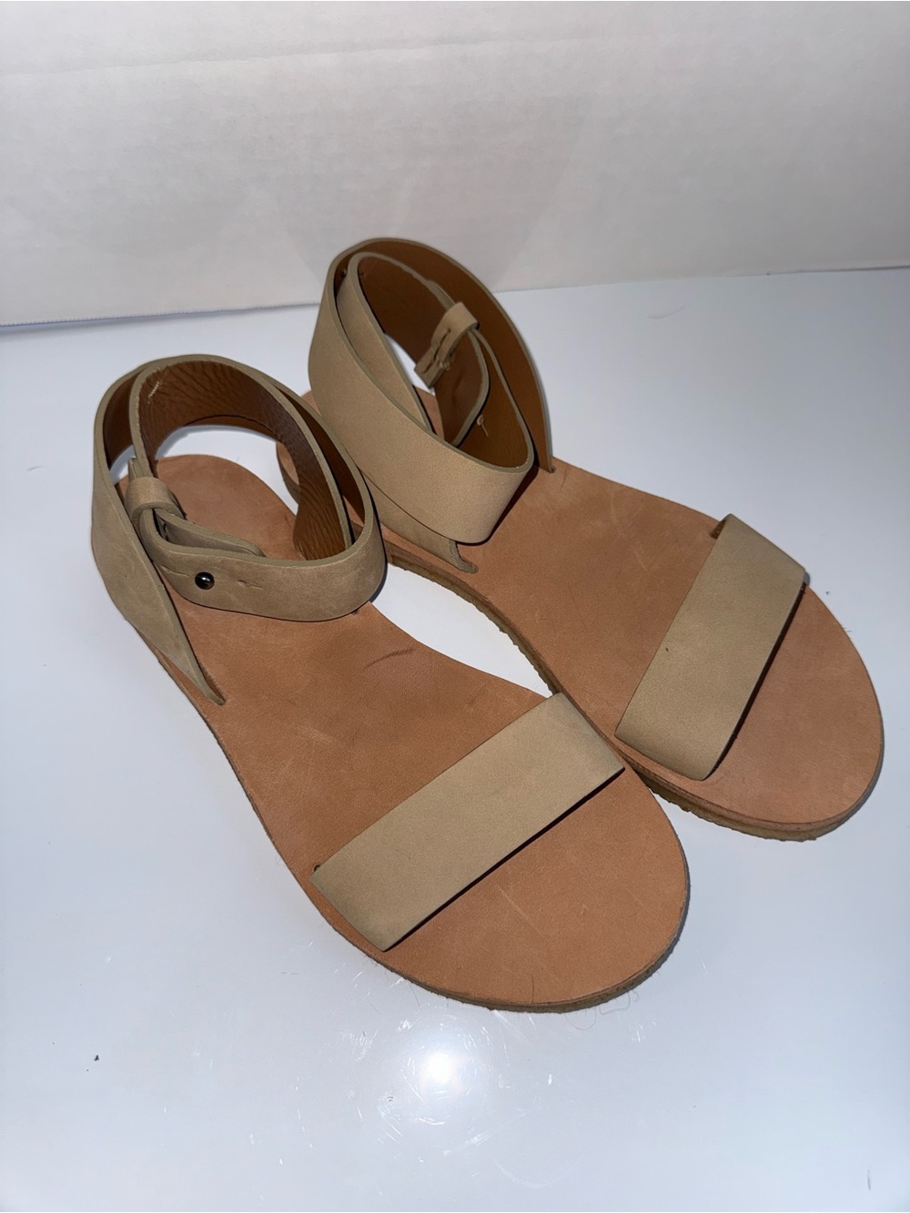 VINCE Beige Leather Wide Ankle Strap Flat Open Toe Summer Sandals Size 7.5